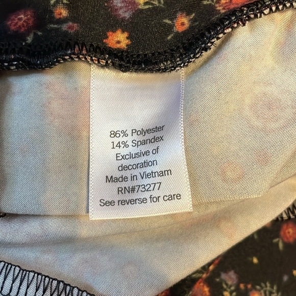 SO women’s large 12 14 leggings pants flare Black Floral print pull on high rise - Picture 6 of 7